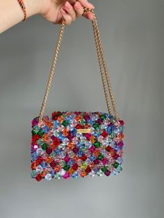 Colorful braded bag by @samart_bags Bead Embroidery Bag, Beaded Bags Diy Tutorials, Cristal Bag, Hand Beaded Bag, Sac Diy, Potli Bag, Diy Bag Designs, Diy Bags Patterns, Crystal Bags