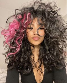 777 Dyed Curly Hair, Highlights Curly Hair, Hair Streaks, Dyed Hair Inspiration, Colored Curly Hair, Curly Hair Styles Easy, Hairdos For Curly Hair, Pretty Hair Color, Black Curly Hair