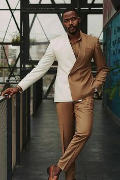 Wedding Party Outfits Men, Nude Outfits Men, Men’s Church Outfit, Groomsman Ideas, Mens Suit Colors, Dapper Gentleman Style, Cream Suit, Brown Shawl, Gold Suit