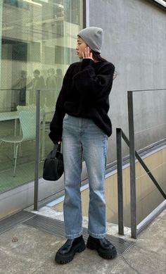 Japan Winter Fashion 2024, Japanese Winter Fashion Street Style, Winter Outfits Japanese Style, Winter Outfit Japanese, Winter Outfits Cold Japanese, Ootd Winter, Cold Fashion, 90s Inspired Outfits