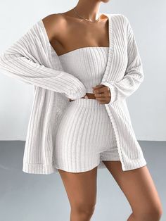 Excellent fabric quality the order arrived very quickly the color is beautiful the tailoring well done I recommend it for the price! Surfergirl Style, Tube Top And Shorts, Bandeau Crop Top, Crop Top And Shorts, Mode Inspiration, Two Piece Outfit, Long Sleeve Cardigan, Anton, Tube Top