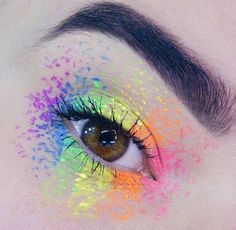 Makeup Neon, Crazy Eye Makeup, Eye Makeup Cut Crease, Make Up Designs, Festival Makeup Glitter, Neon Makeup, Cute Eye Makeup, Cooler Style