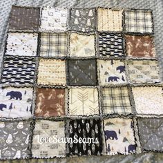 a quilted blanket with bears on it