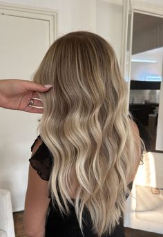 Full Highlights For Dirty Blonde Hair, Blonde Hair Color Ideas For Natural Blondes, Blonde Highlights On Honey Hair, Cute Blonde And Brown Hair, Full Head Blonde Balayage On Brown Hair, Balayage Hair Blonde Light, Light Brown Hair With Lots Of Blonde Highlights, Blonde Root Balayage, Blonde But Not Too Blonde