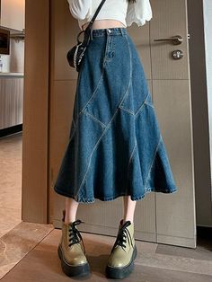 Denim Tulle Skirt, Jeans And Skirt Outfit, Denim Mermaid Skirt, Jeans Long Skirt, Kawaii Casual, Denim Shorts Outfit