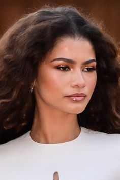 These curly hairstyles are what dreams are made of Curly Hair Inspiration, Hairstyle Inspiration, Naomi Campbell, Curly Hairstyle, Curly Hairstyles, Coils, Straight Hairstyles, Hair Inspiration, Curly Hair