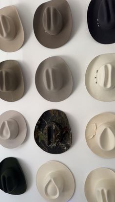 Wall Of Cowboy Hats, Cowgirl Hat Styles, Cowboy Hats On Wall, Cowboy Hat Decor, Cowboy Hat Aesthetic, Cowboy Hat Wall, Cowboy Core, Cowgirl Era, Miley Stewart