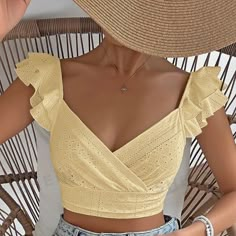 Never Worn Still Has Tags Shein Yellow Crop Top Summer Shirt Crop Top Summer, Tops Shein, Yellow Crop Top, Summer Crop Tops, Yellow Top, Top Summer, Pastel Yellow