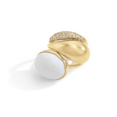 claudel ring | handmade in nyc | blanca monrós gómez | blanca monrós gómez Elegant White Domed Rings, Elegant White Domed Jewelry, Beautiful Gold Rings, White Agate, Agate Ring, Domed Ring, Oval Stone, Yellow Gold Ring, Jewelry Designer