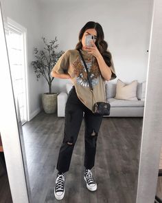 Aesthetic Back To School, Panda Outfit, Back To School Outfit Ideas, Hot Weather Outfits, Sneakers Outfit Casual, Laid Back Outfits, School Outfit Ideas, Mom Jeans Style, Mode Zara