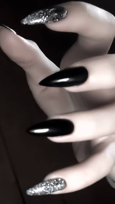 Nails Goth, Movie Bloopers, Band Nails, Punk Nails, Gothic Nails, Pedicure Manicure, Goth Nails, Pretty Gel Nails, Really Cute Nails