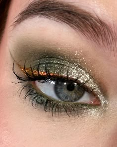 autumn look with @shellwemakeup and Liana palette 🍁 #shellwe #shellwemakeup #shellwelianapalette #autumn #autumnmakeup #макияж #креативныймакияж #makeup #creativemakeup #brightmakeup #cosmetics #косметика Copper And Green Eye Makeup, Green Shimmer Makeup, Green Shimmer Eyeshadow, Orange Shimmer Eyeshadow, Dark Green Shimmer Eyeshadow, Bright Makeup, Copper Glitter, Glitter Makeup