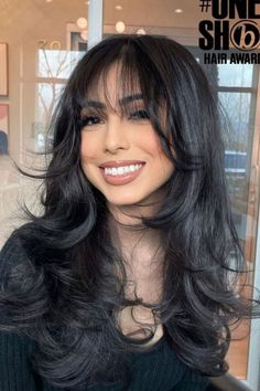 Straight Layered Hair With Wispy Bangs Shot Hair, Straight Layered Hair, Layered Haircuts With Bangs, Layered Hair With Bangs, Layered Haircuts For Medium Hair, Bangs With Medium Hair