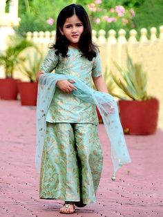 Indian Dresses For Kids, Frocks For Babies, Dressing Design, Kurta With Palazzo, Kids Ethnic Wear, Kids Dress Collection, Kids Blouse Designs, Frock Fashion