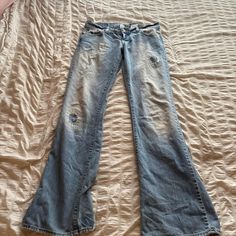 Vintage Lucky Brand jeans
Size large
Very low rise 
One rip in the back pocket 
Back tag is mostly ripped off Lucky Brand Jeans, Brand Jeans, Back Pocket, Lucky Brand, Low Rise, Womens Bottoms, Women's Jeans, Jeans Size, Women Jeans