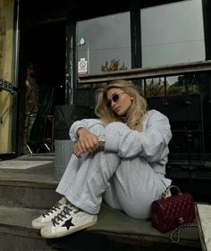 Golden Goose Aesthetic Outfit, Golden Goose Shoes Outfit, Romania Outfits, Gucci Shoes Sneakers Outfit, Golden Goose Outfits, License Party, Chanel Charms, Classic Ootd, Golden Goose Sneakers Outfit