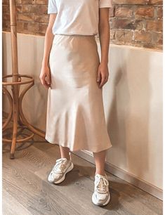 Bias Midi Skirt PDF Pattern Silk Skirt Sewing Instruction | Etsy Sweden Stretch Satin Midi Skirt, Satin Stretch Midi Skirt, Casual Satin Flowy Skirt, Casual Satin Skirt For Summer, Casual Satin Lined Skirt, Stretch Midi Skirt In Solid Color, Stretch Solid Color Midi Skirt, Casual Satin Long Skirt, Casual Long Satin Skirt