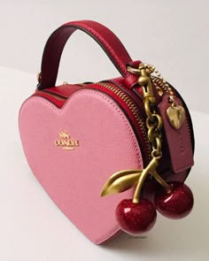 Heart Bag, Fancy Bags, Pretty Bags, Cute Purses, Mode Inspo