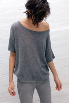 Magpie Aesthetic, One Shoulder Sweatshirt, Grey Outfit, Sweatshirt Outfit, Spring Style, Effortless Chic, Street Style Looks, Magpie, Fashion Mode