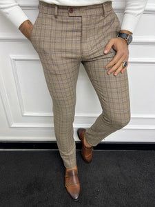 Elegant Fitted Plaid Pants, Elegant Fitted Plaid Bottoms, Tailored Casual Plaid Pants, Plaid Tapered Leg Business Casual Pants, Plaid Bottoms For Business In Fall, Formal Plaid Trousers, Elegant Tailored Plaid Bottoms, Tailored Plaid Casual Bottoms, Elegant Plaid Bottoms For Business