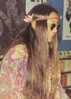 60s Aesthetic Hippie, 70s Hippy Hairstyles, 70s Hippie Hairstyles, 1970 Makeup Hippie, 70s Hairstyles For Long Hair Hippie, Fulani Braids Goddess, 60s Hippy Hairstyles, 70s Hairstyles Hippie, Hippie Hairstyles 70s