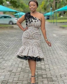 Kitenge With Lace Designs, Ladies Traditional Dress, Modern Tswana Traditional Dresses, Isishweshwe Dresses, Leteisi Dress Patterns, Bridesmaid Dresses African, Shweshwe Dresses Patterns, Tswana Traditional Wedding Dresses, Shweshwe Traditional Dresses