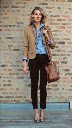 casual women business brown outfits work pants blue outfit attire shirt colors stylish office clothes fashion read smart classic Outfit Essentials, Professional Work Outfit, Mode Tips, Trendy Business Casual, Business Casual Work, Business Casual Outfits For Women, Fashion Business Casual, Womens Business Casual, Casual Work Outfit