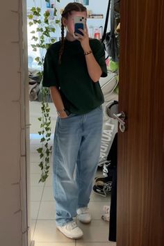 Outfit Inspirations Tomboy, Plain Tshirt Outfit, Baggy Style Woman, Baggy Summer Outfits, Skater Outfits, Casual Outfit Ideas, Outfit Inspo Casual