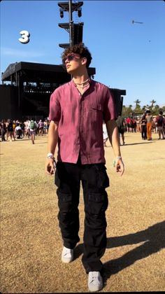 Don Toliver Concert Outfit Men, Guy Festival Outfit Men's Fashion, Coachella Outfit Ideas 2023 Men, Concert Fit Ideas Men, Rock Concert Outfit Guy, Concert Fits Men Summer, Outfit For Concert Men, Music Festival Outfits Masc, Men Edc Outfits