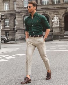 Men Work Outfits, Business Casual Outfits For Men, Irish Shirts, Best Business Casual Outfits, Khakis Outfit, Mens Business Casual Outfits, Formal Men Outfit, Formal Mens Fashion