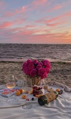 summer beach picnic aesthetic wallpaper Romantic Dates, Summer Dream, Beach Picnic, Beautiful Places To Travel