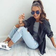 evolvx: puritys: cailfornie: top puritys :) E V O L V X More Cute Ripped Jeans Outfit, Looks Adidas, Cute Ripped Jeans, Ripped Jeans Outfit, College Outfit, Foto Poses, Inspired Outfits, College Fashion