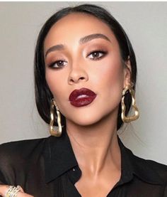 10 Celeb Vampy Lipstick Looks We Are Stealing This Fall - VIVA GLAM MAGAZINE™ Makeup Bibir, Steps Makeup, Vampy Lipstick, Red Lipstick Makeup Looks, Bold Lip Makeup, Deep Red Lipsticks, Vampy Makeup, Lipstick Dark Red, Fall Lips