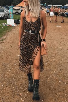 15 Trendy Coachella Looks To Rock At This Year's Festival Mode Coachella, Look Da Festival, Festival Outfit Inspiration, Coachella Looks, Festival Mode, Converse Outfits, Fest Outfits, Mode Hippie