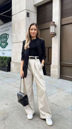 Aesthetic Lawyer, Cream Pants Outfit, Corporate Attire Women, Classy Business Outfits, Lawyer Fashion, Business Attire Women, Classic Style Outfits, Corporate Attire, Stylish Work Attire