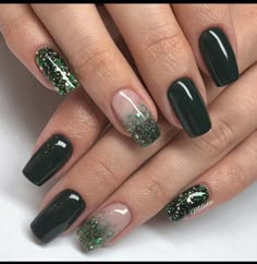 Dark Green Nails With Silver, Green Coffin Nail Ideas, Gold And Emerald Nails, Black And Green Nails Designs, Diwali Nails, Green Christmas Nail Designs, Nail Art Vert, Fancy Nail Art, December Nails