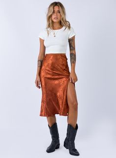 Purchase Jeannie Midi Skirt Rust and 1 other item Looks Country, Elegante Casual, Skirt Outfit, Edgy Outfits, Skirt Outfits, Passion For Fashion, Fashion Inspo Outfits, Spring Outfits, Chic Style