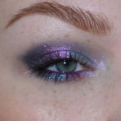 Sparkly Eyeshadow Looks, Funky Eyeshadow, Disco Core, Sparkly Eyeshadow, Look Grunge, Shimmer Makeup