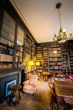 the library is full of books and chairs