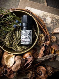 Apothecary Ideas, Medicinal Foods, Nature Brand, Magic Oil, Herbal Health, Witch Room, Inner Knowing, Ritual Oil, Witchy Aesthetic