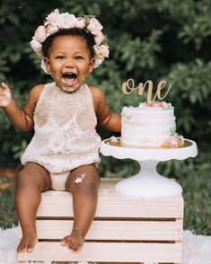 Pink First Birthday Photoshoot, First Birthday Cake Photoshoot, 1st Birthday Girl Photoshooting Ideas, One Year Old Smash Cake Photoshoot, First Birthday Shoot Ideas, Athena Photoshoot, 1st Birthday Girl Photoshooting, First Birthday Girl Photoshooting