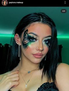 Face Paint Professional, Halloween Makeup Looks 2022, Pretty Halloween Makeup Looks, Creative Halloween Makeup Looks, Green Makeup Looks, Pretty Halloween Makeup