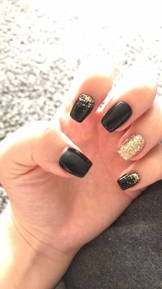 Black And Gold Nails Coffin Short, Black And Gold Nails By Skin Tone Range, Black Gold Dip Nails, Black And Gold Manicure Short, Gel Nails Black And Gold, Back And Gold Nails, Black And Gold Shellac Nails, Black And Gold Short Nails Ideas