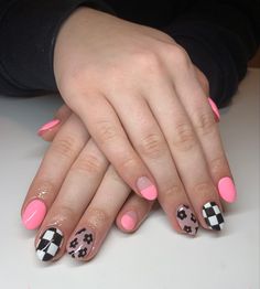 Light Pink Checkered Nails, Nails With Checkers, Checkered Valentines Nails, Purple Checkered Nails, Checkered Flag Nails, Black Checkered Nails, Fun Black Nails, Pink Checkered Nails, Checkerboard Nails