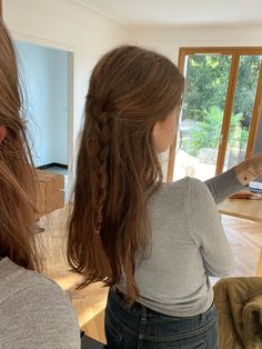 hair idea, braid, brown hair hairstyle, Brown Hair Aesthetic Hairstyle, Dutch Braid Brown Hair, Auburn Hair Hairstyles, Crimped Brown Hair, French Braid Brown Hair, Braid Hairstyles For Straight Hair, Brown Hairstyles Braids, Hairstyles How To, Loose Hair Hairstyles