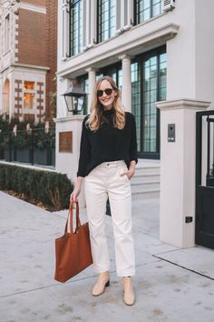 Plus Size White Jeans Outfit, Tuck In A Sweater, Checked Trousers Outfit, Everlane Outfit, Everlane Style, Ac Outfits, Snappy Casual, Spring Neutrals, Aritzia Style