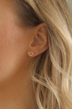 14 karat gold open heart earrings | Stud Earrings Dainty Gold Jewelry Aesthetic, Gold Earrings Studs Simple, Gold Earring Studs, Open Heart Earrings, Small Earrings Gold, Gold Heart Earrings, Ears Pierced, Simple Gold Earrings, Dainty Gold Earrings