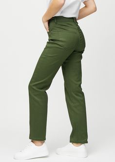 With Perfect Jeans - Regular - Renewals, you get the perfect green jeans for women with plenty of stretch and comfort. This model fits snugly around the waist and hips without being tight and is loose around the thigh, calf, and legs. Here, you get the relaxed fit that ensures full mobility in everyday life. Our jeans are designed to be long-lasting and maintain their color and shape after washing and wearing. The beautiful dark green jeans are high-waisted and are the perfect jeans for your out Dark Green Jeans, Jeans Models, Present Perfect, Unique Fits, Green Jeans, Womens Capris, Perfect Jeans, Model Fits, World Of Color