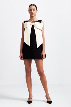 This Sleeveless Massive Ribbon Mini Dress is the perfect wardrobe addition to any sophisticated and stylish woman. Crafted with an elegant, luxurious fabric and a stunningly eye-catching white ribbon detail, this mini dress is the ultimate in chic, modern sophistication. The invisible zipper at the back ensures that yo