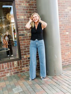 Phenomenal High Rise Wide Leg Jean Dressy Wide Leg Jeans Outfit, Crop Wide Leg Jeans Outfit, Wide Leg Outfit Jeans, Shoes To Wear With Wide Leg Jeans, Wide Leg Jeans Outfit Fall, Wide Leg Jeans Winter, Leg Outfit, Wide Leg Outfit, Wide Leg Jeans Outfit